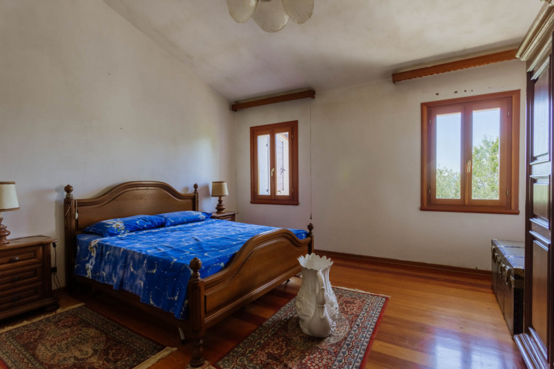 Cinto Euganeo - A Valnogaredo proponiamo immobile costituito da due abitazioni semi -indipendenti...