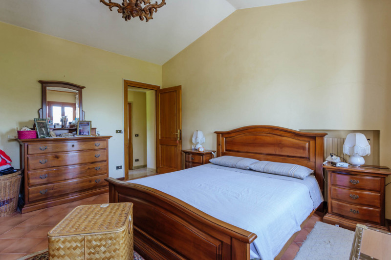 Cinto Euganeo - A Valnogaredo proponiamo immobile costituito da due abitazioni semi -indipendenti...