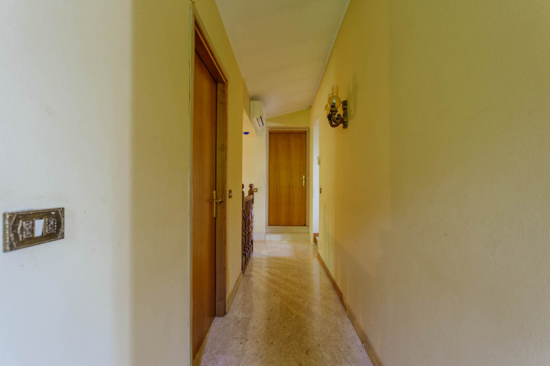 Cinto Euganeo - A Valnogaredo proponiamo immobile costituito da due abitazioni semi -indipendenti...