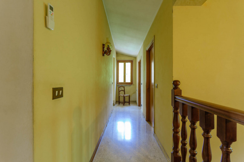 Cinto Euganeo - A Valnogaredo proponiamo immobile costituito da due abitazioni semi -indipendenti...