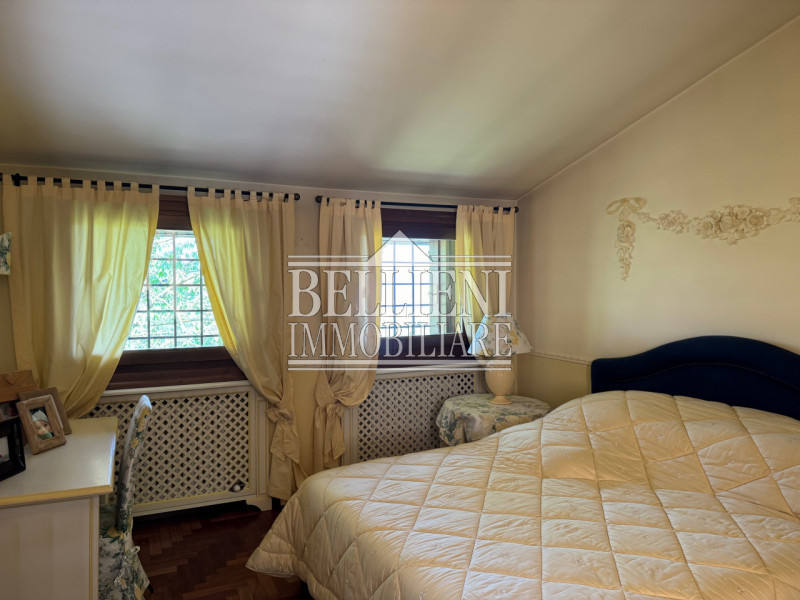 ARCUGNANO - Immersa nel verde dei colli, proponiamo in vendita una splendida villa d'epoca con vi...