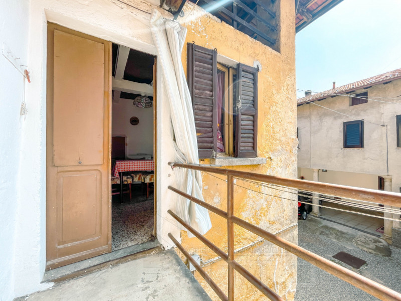 Apartment for Sale in Soriso, in a Courtyard House