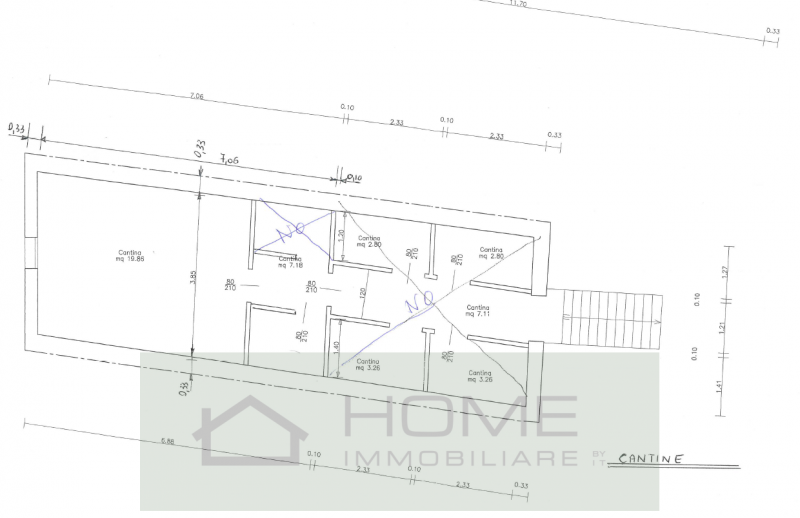 Al piano terra di palazzo storico ristrutturato negli anni 2000, in Via Carrarese in centro a Mon...