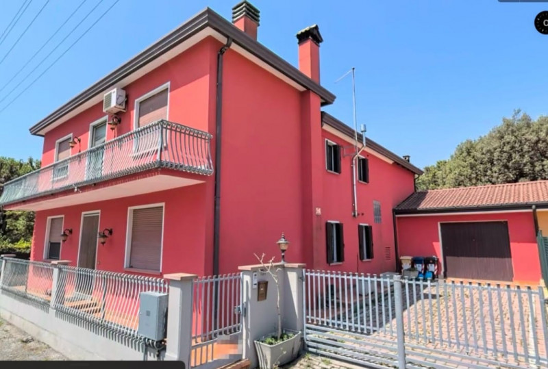 Nel cuore di Campodarsego, proponiamo in vendita una porzione di trifamiliare indipendente, ideal...