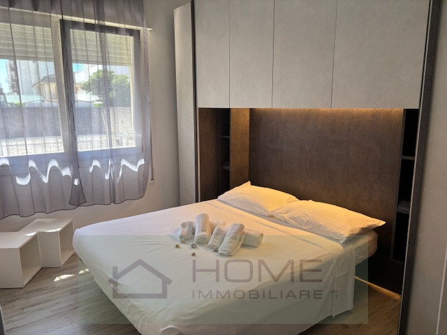 Proponiamo in vendita esclusiva uno splendido appartamento in trifamiliare con ingresso indipende...