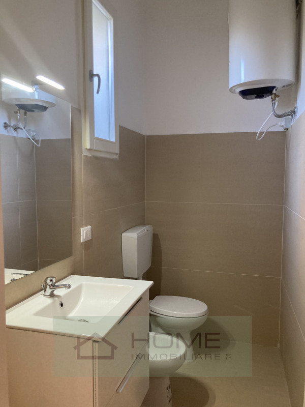 Proponiamo in vendita esclusiva uno splendido appartamento in trifamiliare con ingresso indipende...