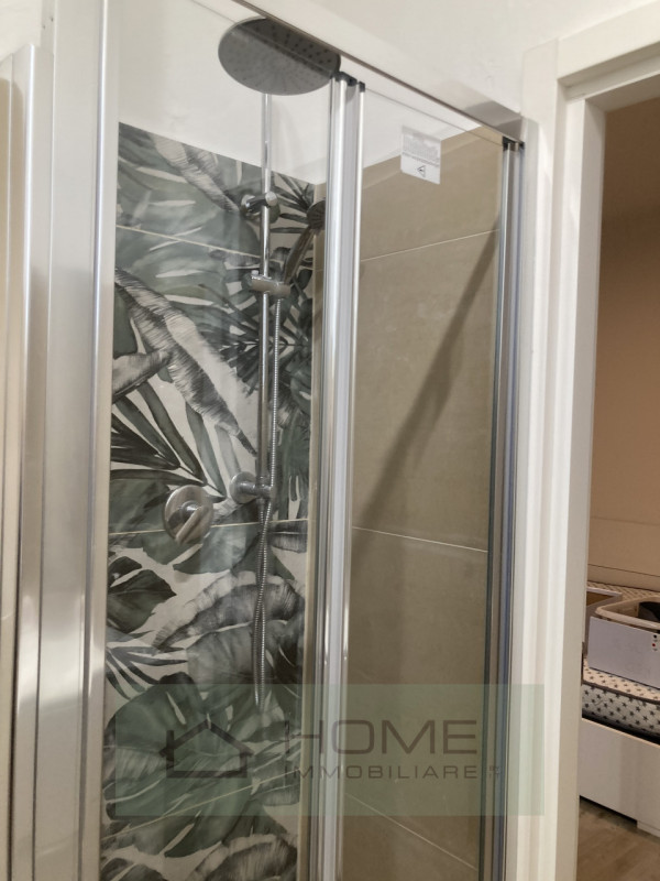 Proponiamo in vendita esclusiva uno splendido appartamento in trifamiliare con ingresso indipende...