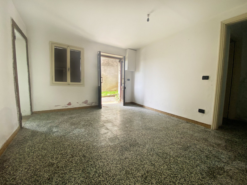 Sogni di vivere in un borgo collinare, immerso nella tranquillità della natura, ma con tutti i co...