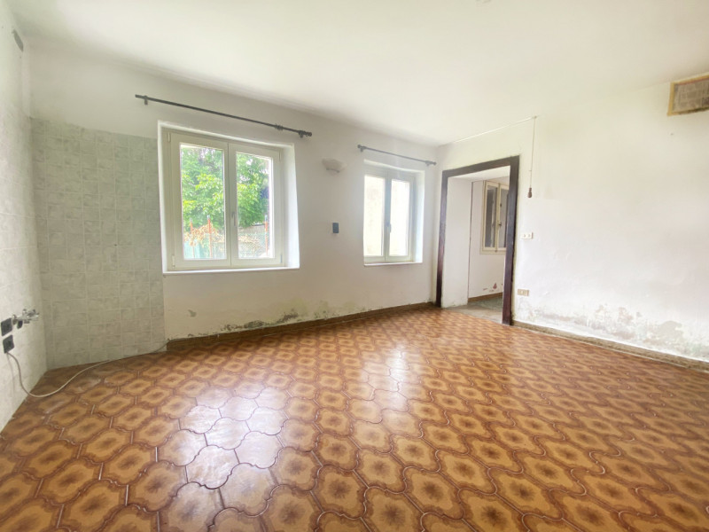 Sogni di vivere in un borgo collinare, immerso nella tranquillità della natura, ma con tutti i co...