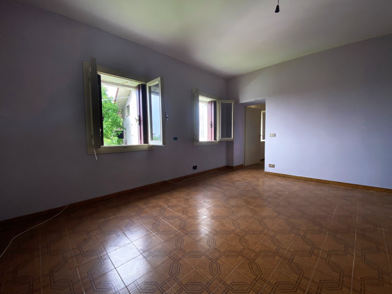 Sogni di vivere in un borgo collinare, immerso nella tranquillità della natura, ma con tutti i co...