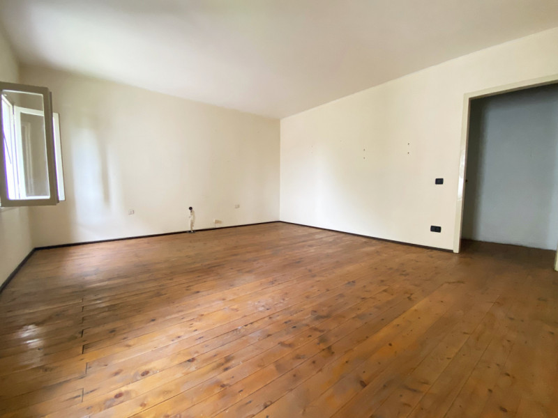 Sogni di vivere in un borgo collinare, immerso nella tranquillità della natura, ma con tutti i co...