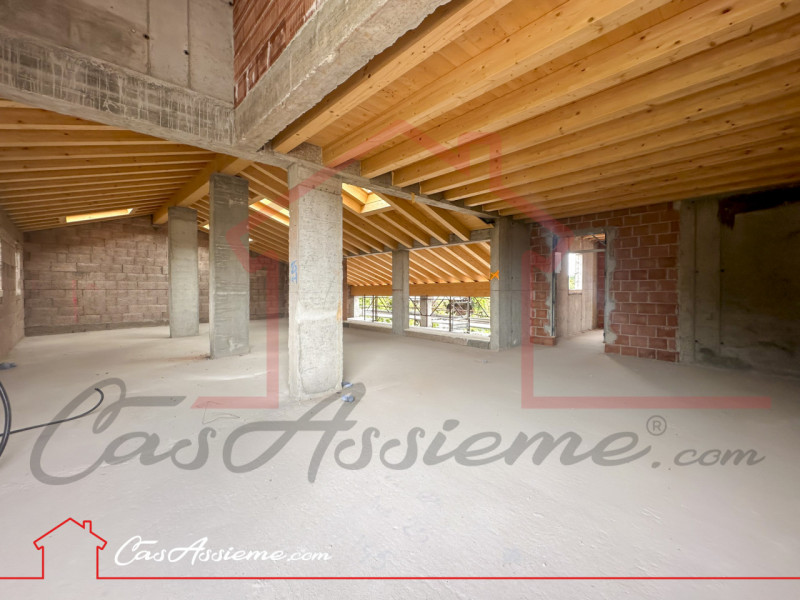 Rif. AG028
A pochi passi dal centro del paese, in zona strategica in fase di importante riqualifi...