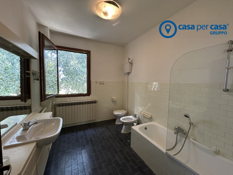 Bellissima casa rurale immersa nel verde.

Queste sono le caratteristiche principali di questa ab...