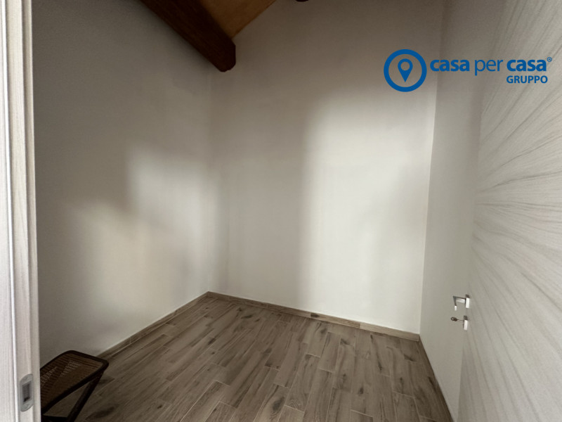 Splendida casa padronale immersa nel verde e di grandi dimensioni.

Queste sono le caratteristich...