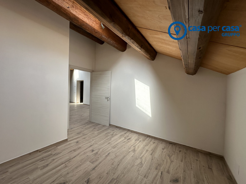 Splendida casa padronale immersa nel verde e di grandi dimensioni.

Queste sono le caratteristich...