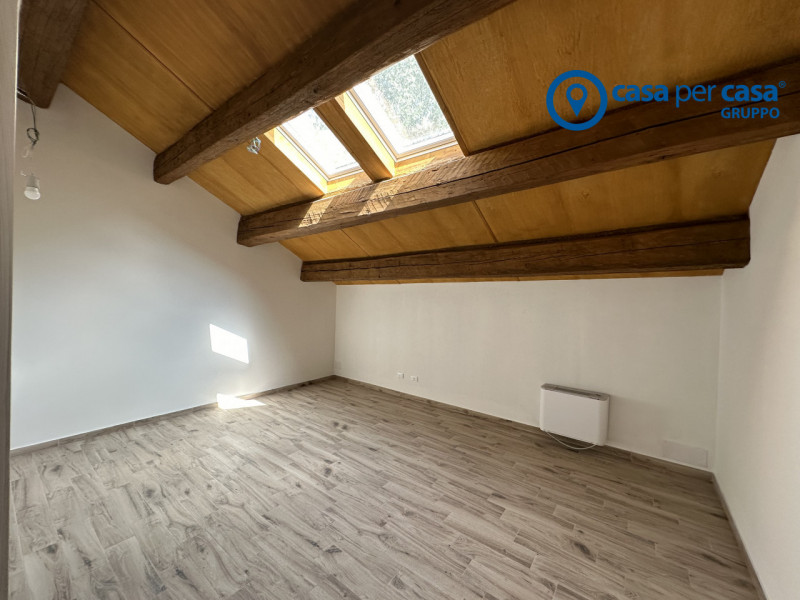 Splendida casa padronale immersa nel verde e di grandi dimensioni.

Queste sono le caratteristich...