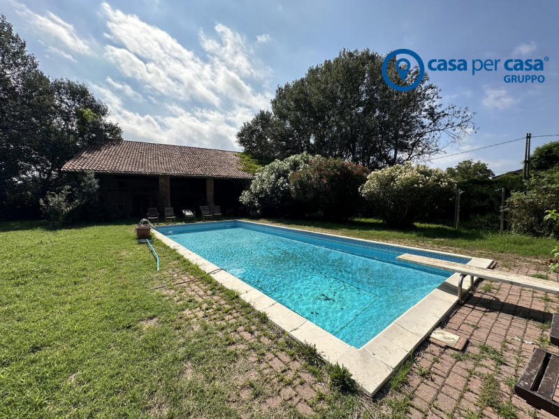 Splendida casa padronale immersa nel verde e di grandi dimensioni.

Queste sono le caratteristich...