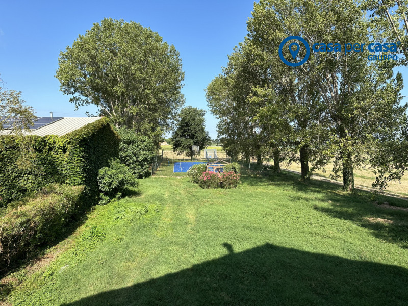 Splendida casa padronale immersa nel verde e di grandi dimensioni.

Queste sono le caratteristich...