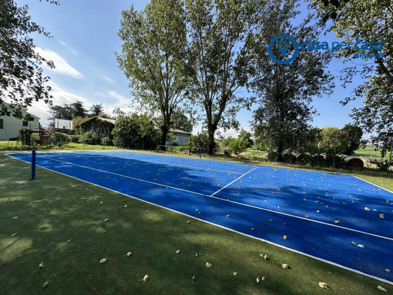 Splendida casa padronale immersa nel verde e di grandi dimensioni.

Queste sono le caratteristich...