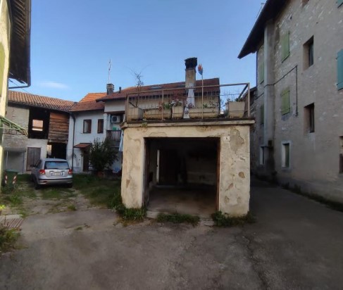 Rif. A.A.7-231

Vendita all'asta - abitazione su 3 livelli in data 3 febbraio 2026

Descrizione: ...