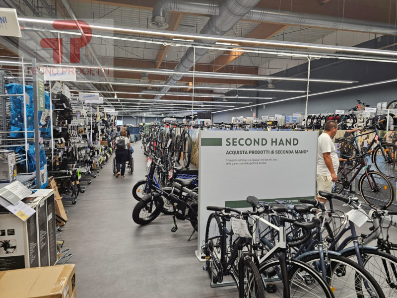 Trattasi di un lotto di mq 35.900 circa, composto da un'area coperta e calpestabile dedicata per ...