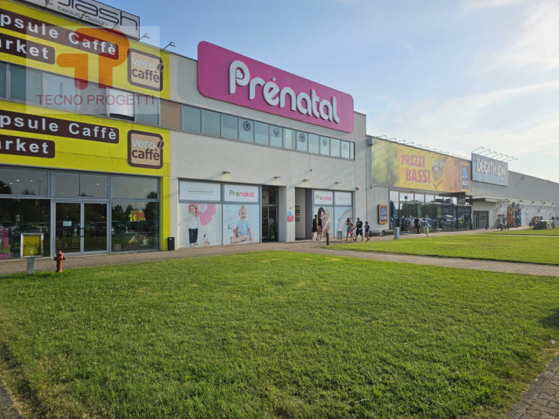 Trattasi di un lotto di mq 35.900 circa, composto da un'area coperta e calpestabile dedicata per ...