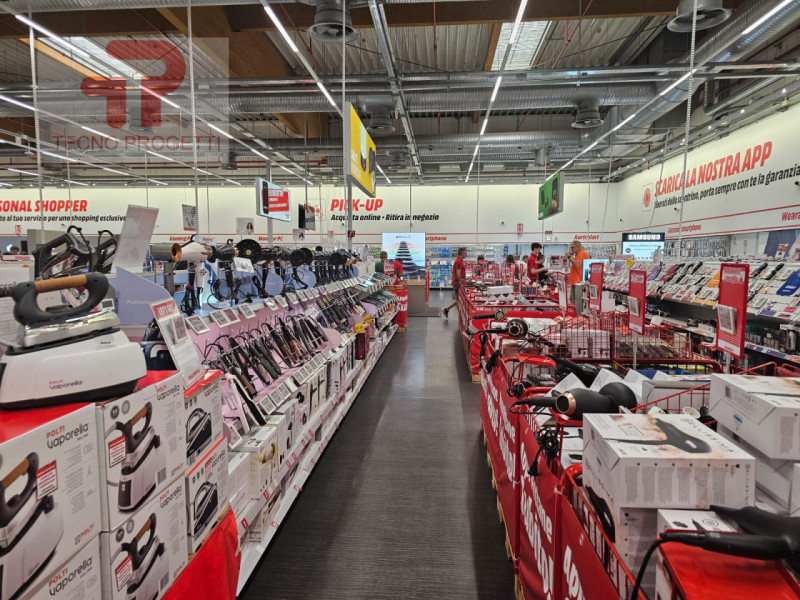 Trattasi di un lotto di mq 35.900 circa, composto da un'area coperta e calpestabile dedicata per ...