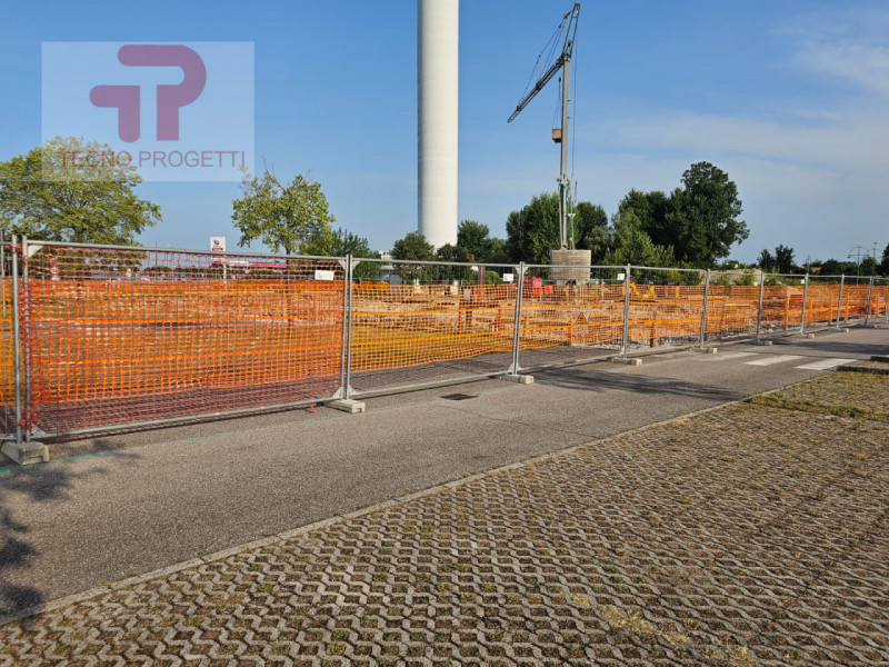 Trattasi di un lotto di mq 35.900 circa, composto da un'area coperta e calpestabile dedicata per ...