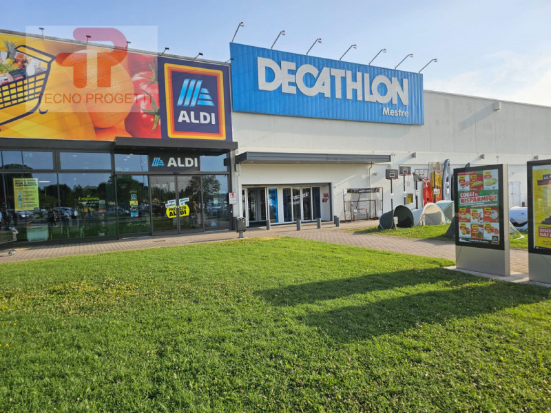 Trattasi di un lotto di mq 35.900 circa, composto da un'area coperta e calpestabile dedicata per ...