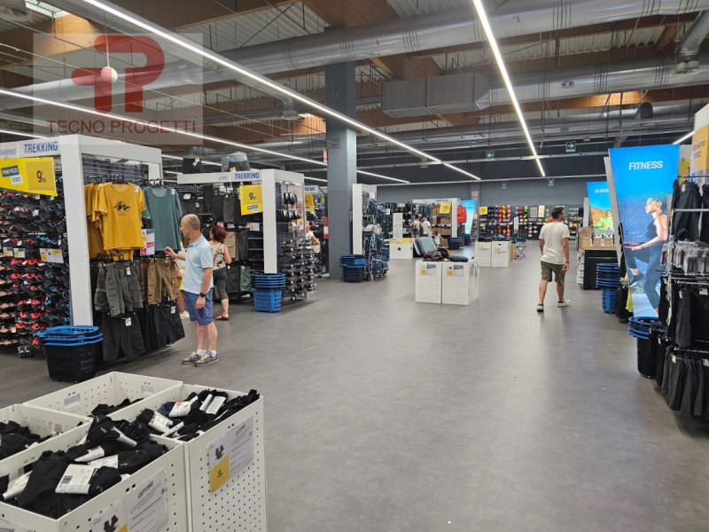 Trattasi di un lotto di mq 35.900 circa, composto da un'area coperta e calpestabile dedicata per ...