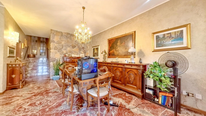 Proponiamo in vendita una graziosa abitazione con magazzino situata a Urbana, immersa in un ampio...