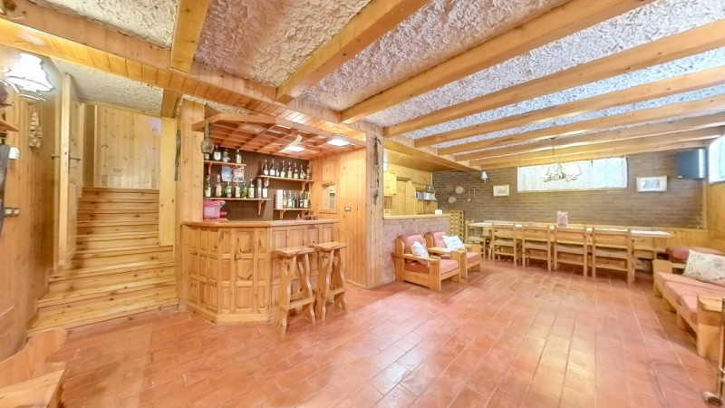 Proponiamo in vendita una graziosa abitazione con magazzino situata a Urbana, immersa in un ampio...