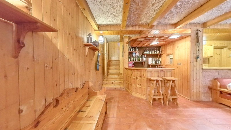 Proponiamo in vendita una graziosa abitazione con magazzino situata a Urbana, immersa in un ampio...