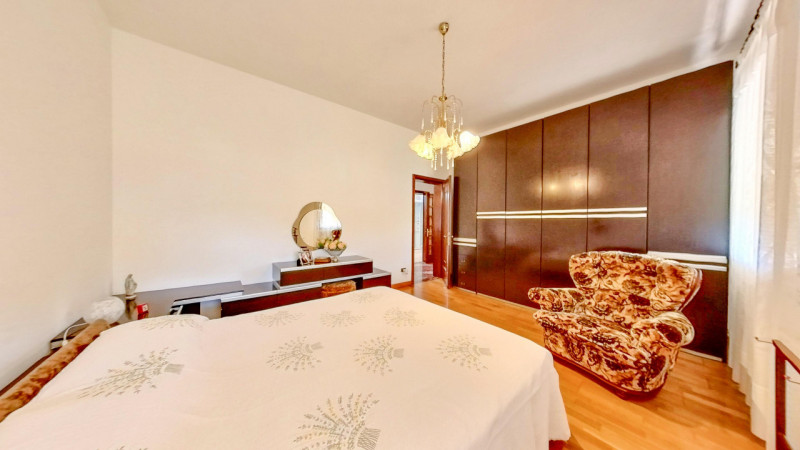 Proponiamo in vendita una graziosa abitazione con magazzino situata a Urbana, immersa in un ampio...