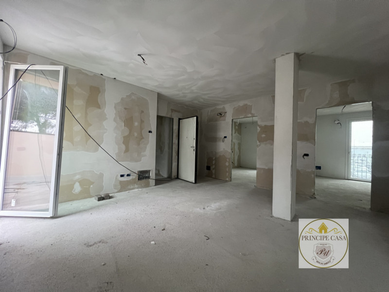 Rif. APEB07 -A pochi passi dal centro comodo alle scuole e ai servizi, proponiamo in vendita appa...