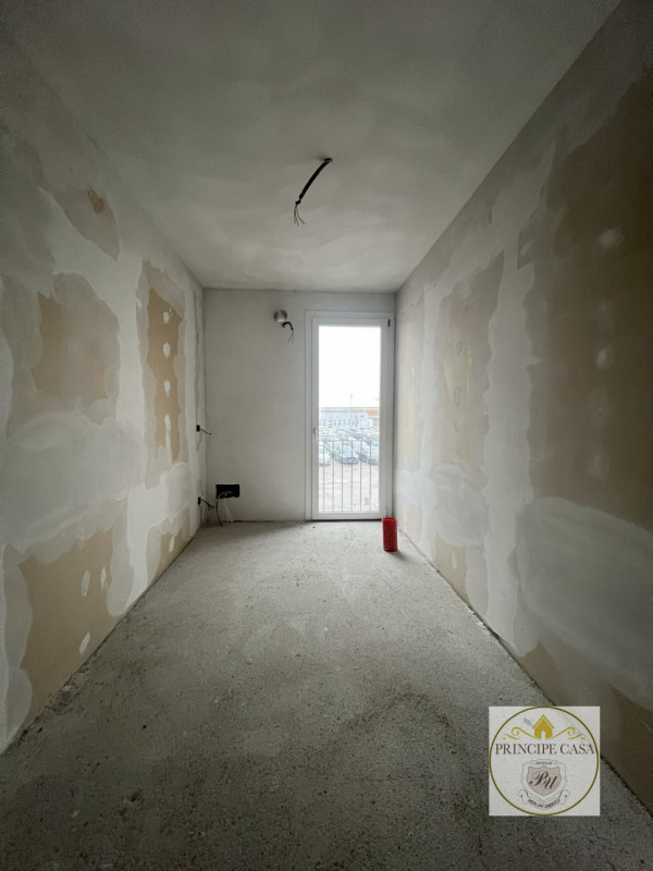 Rif. APEB07 -A pochi passi dal centro comodo alle scuole e ai servizi, proponiamo in vendita appa...