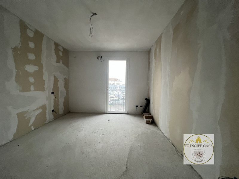 Rif. APEB07 -A pochi passi dal centro comodo alle scuole e ai servizi, proponiamo in vendita appa...