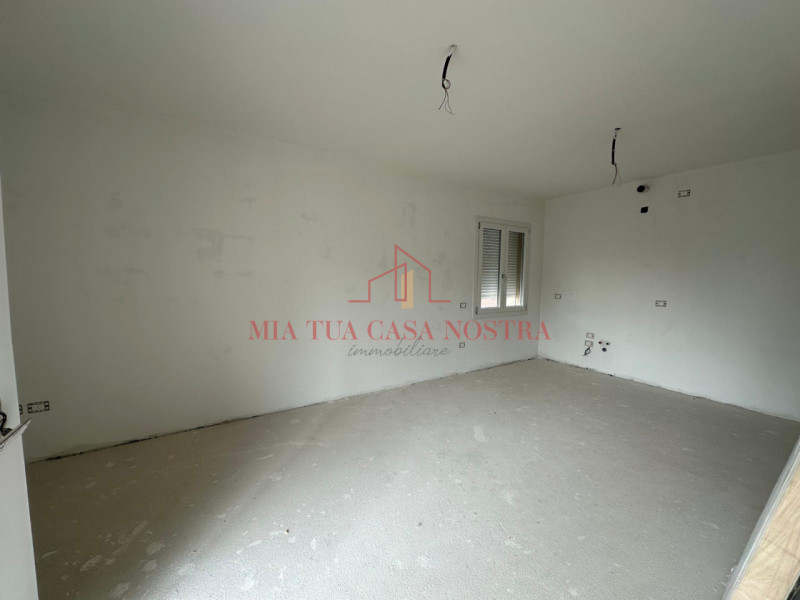 ABANO TERME: Appartamento all'ultimo piano in palazzina signorile con ascensore a chiave, si comp...