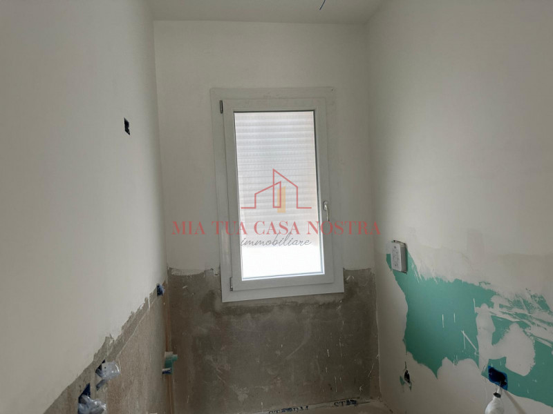 ABANO TERME: Appartamento all'ultimo piano in palazzina signorile con ascensore a chiave, si comp...