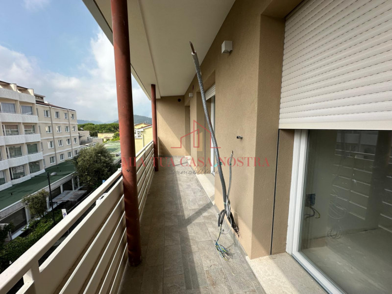 ABANO TERME: Appartamento all'ultimo piano in palazzina signorile con ascensore a chiave, si comp...