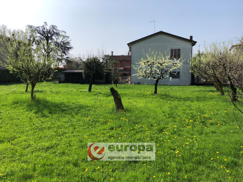 OSPEDALETTO, a due passi dal capolinea dell'autobus urbano n.05, spaziosa casa unifamiliare compl...