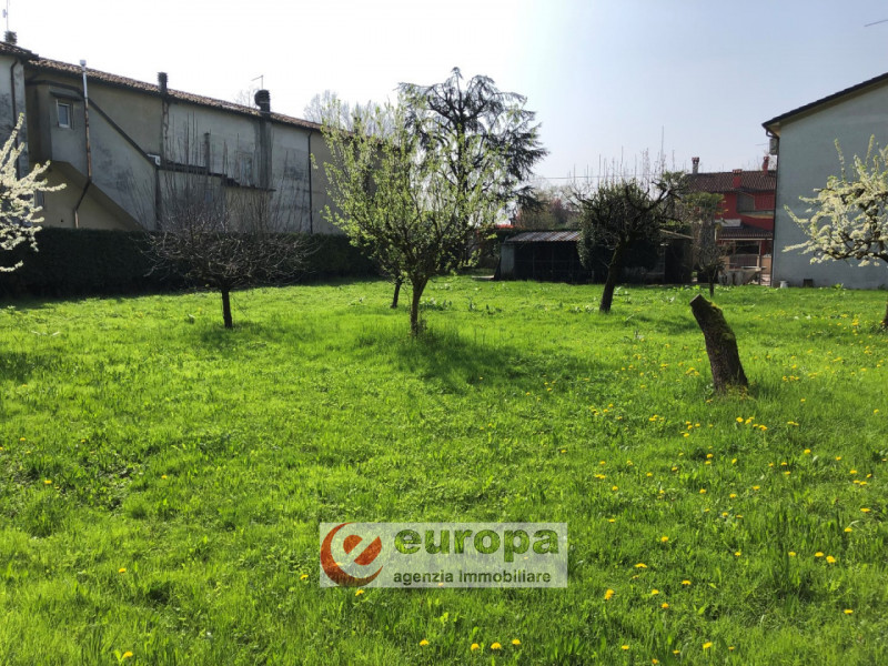 OSPEDALETTO, a due passi dal capolinea dell'autobus urbano n.05, spaziosa casa unifamiliare compl...