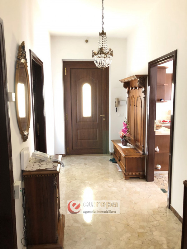 OSPEDALETTO, a due passi dal capolinea dell'autobus urbano n.05, spaziosa casa unifamiliare compl...