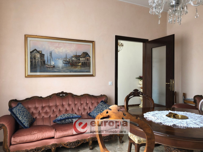 OSPEDALETTO, a due passi dal capolinea dell'autobus urbano n.05, spaziosa casa unifamiliare compl...