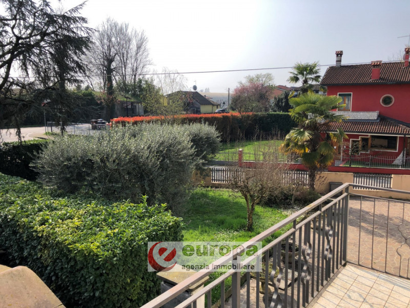 OSPEDALETTO, a due passi dal capolinea dell'autobus urbano n.05, spaziosa casa unifamiliare compl...