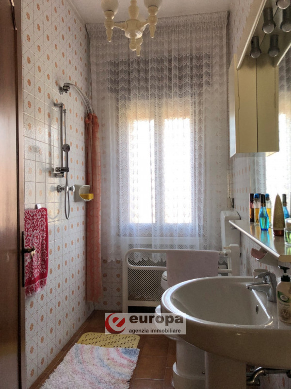 OSPEDALETTO, a due passi dal capolinea dell'autobus urbano n.05, spaziosa casa unifamiliare compl...