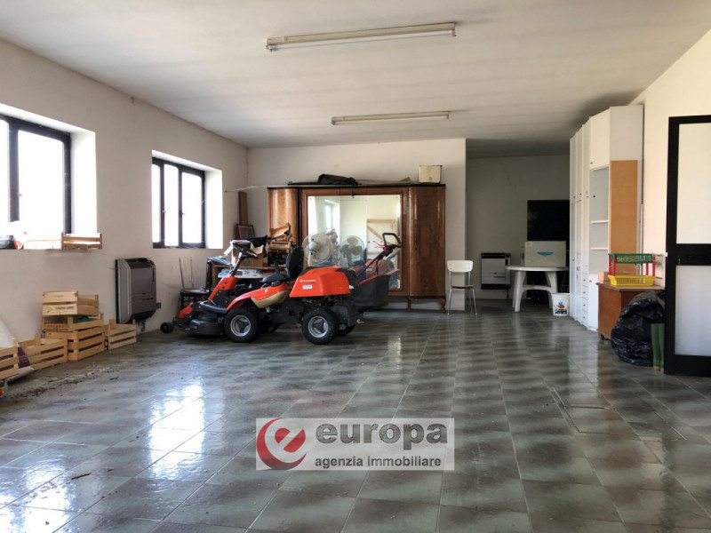 OSPEDALETTO, a due passi dal capolinea dell'autobus urbano n.05, spaziosa casa unifamiliare compl...