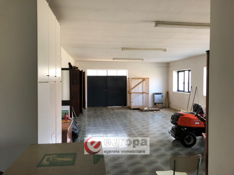 OSPEDALETTO, a due passi dal capolinea dell'autobus urbano n.05, spaziosa casa unifamiliare compl...