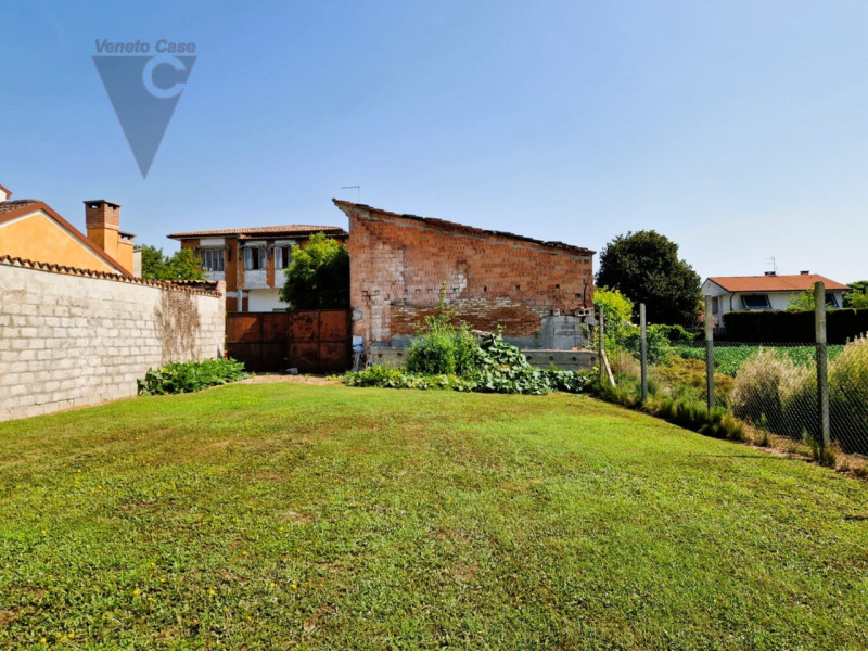 A brevissima distanza da Anguillara Veneta ed Agna, proponiamo immobili con una superficie totale...