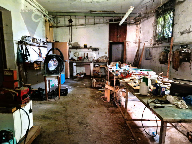 A brevissima distanza da Anguillara Veneta ed Agna, proponiamo immobili con una superficie totale...